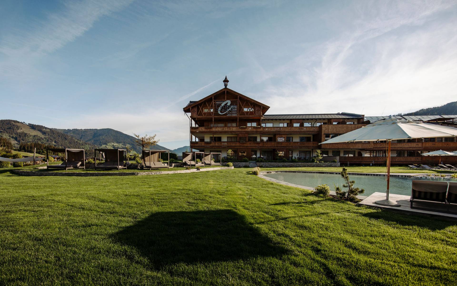 Mara, Tobi, Gabi und Luca Mooslechner im Ferienresort Central Flachau